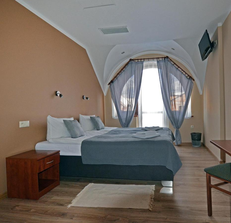 Hotel Tyniecki Krakkó Kültér fotó